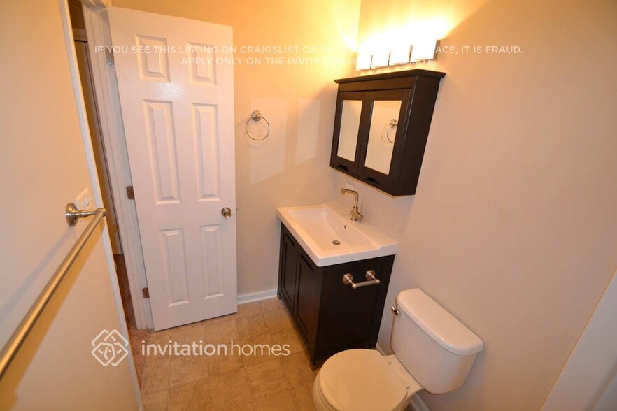 Building Photo - 1875 N Newport Rd