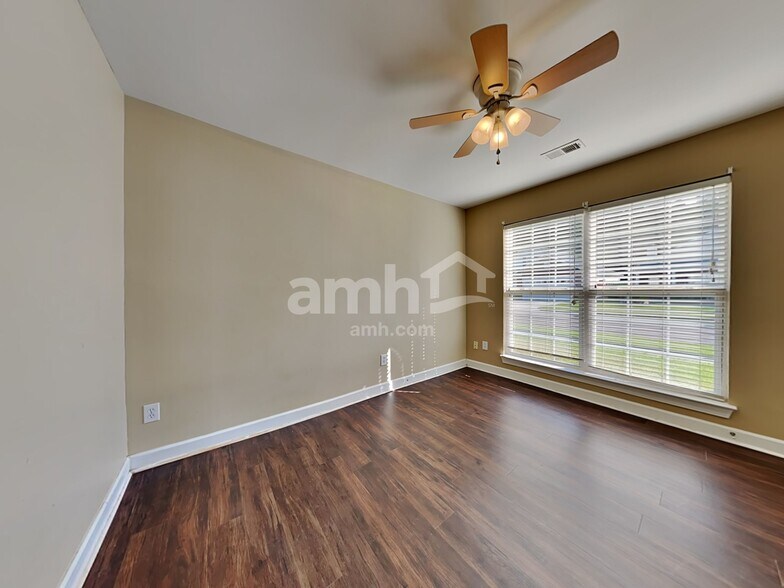 Building Photo - 222 Garden Grove Dr