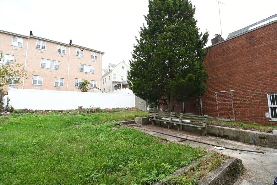 Building Photo - 4658 Bronx Blvd