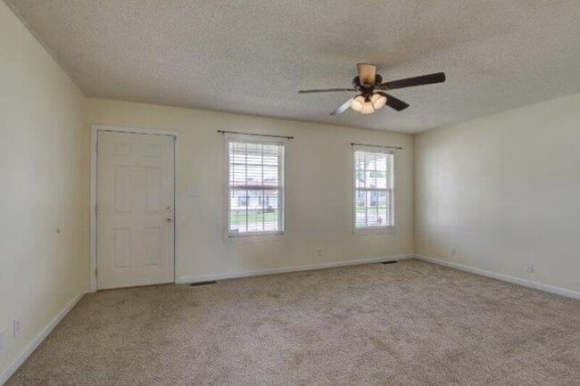 Building Photo - 207 Ruf Dr