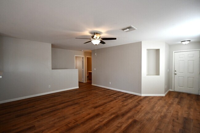Building Photo - 3 Bed 2 Bath Single Level Home in Johnson Ranch! $1800 per month Plus fees