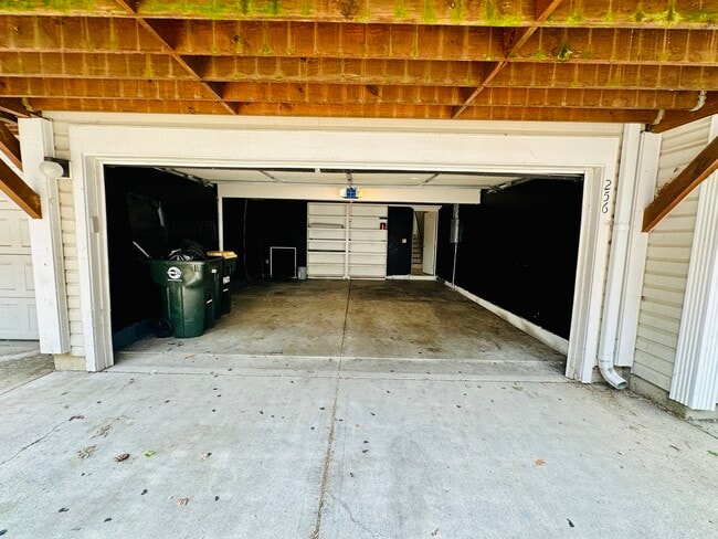 Building Photo - 256 W Treehouse Ln