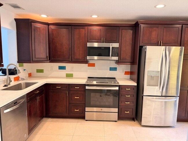 Building Photo - 797 S Riverside Dr