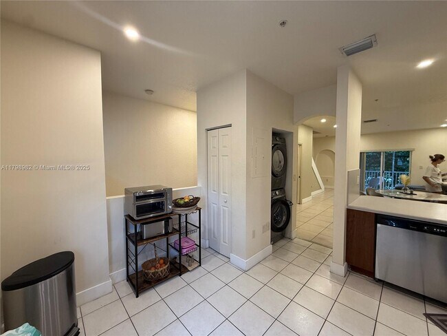 Building Photo - 5660 NW 115th Ct