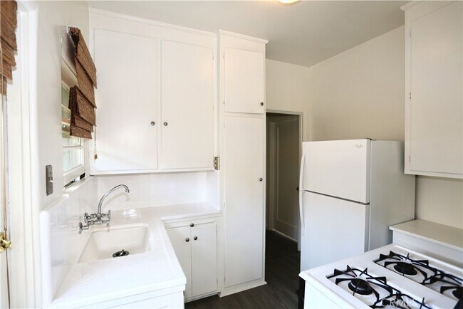 Building Photo - 364 Cliff Dr