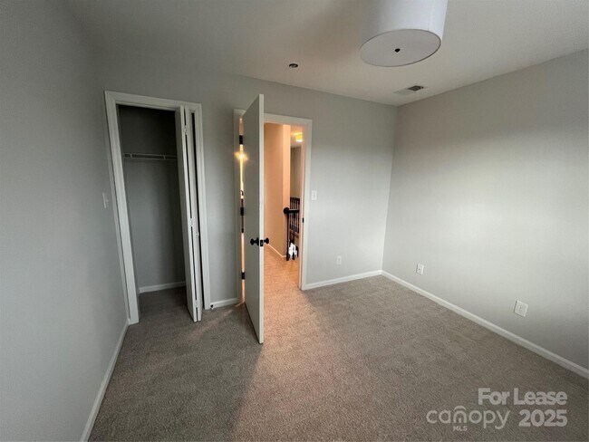 Building Photo - 303 Hi Alta Ave