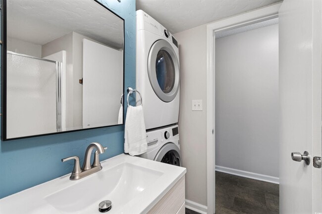 Building Photo - 1500 Cenith Dr
