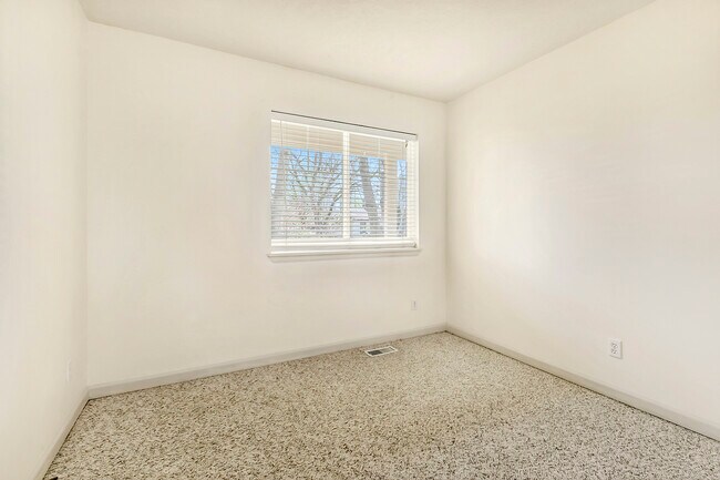 Building Photo - 4552 W Kendall St