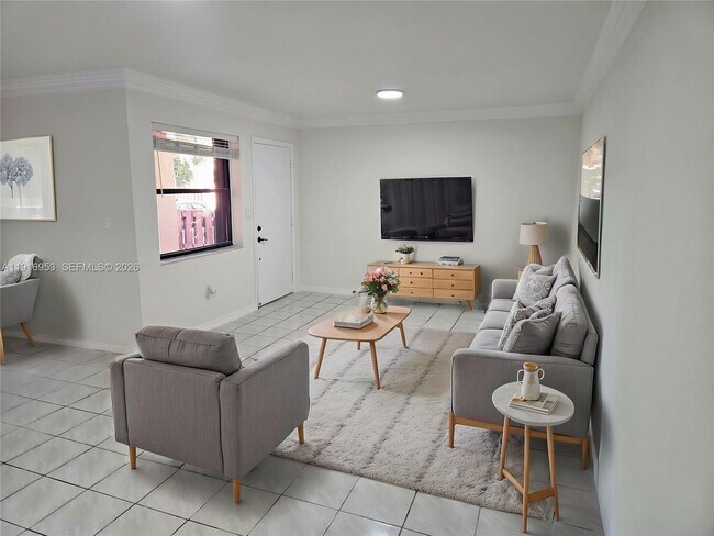 Building Photo - 311 W Park Dr