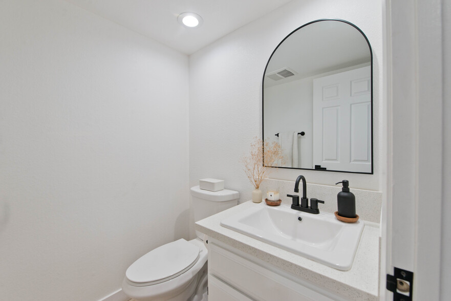 Building Photo - 20645 Roscoe Blvd