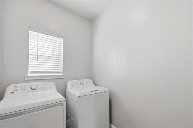 Building Photo - 2207 Henry St