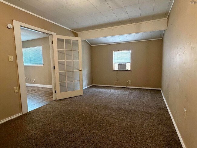 Building Photo - 115 E Garden Dr