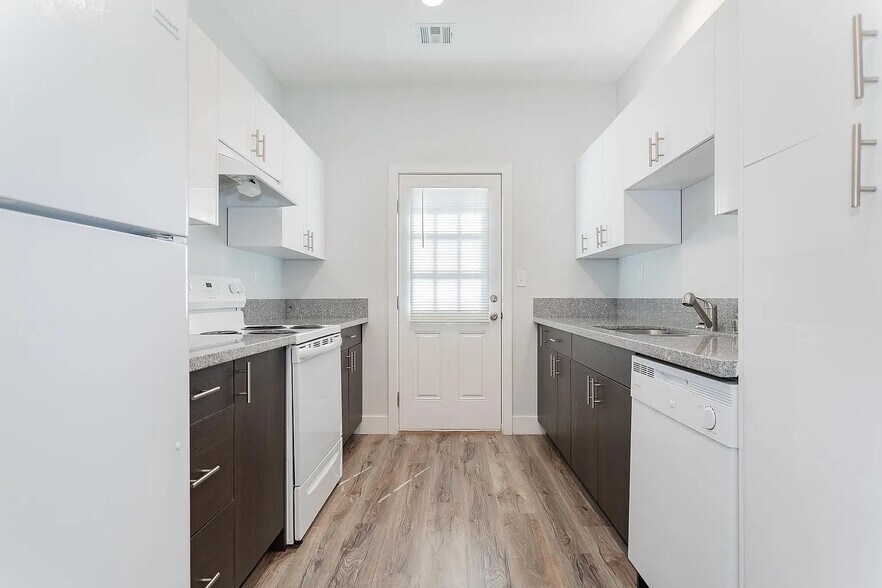 Building Photo - 1641 S Dandelion St