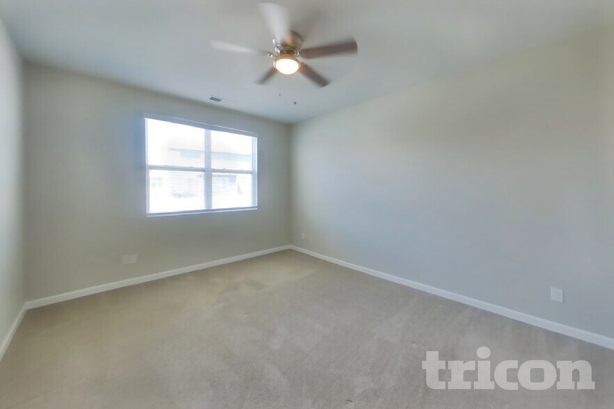 Building Photo - 2028 Tate Farm Ln
