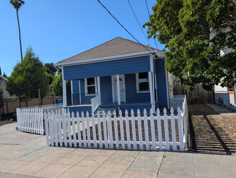 Building Photo - 133 10th St