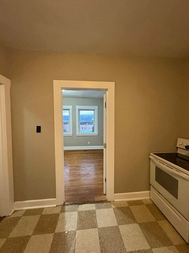 Building Photo - 509 Monroe Ave