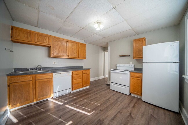 Building Photo - 1451 N 6th St