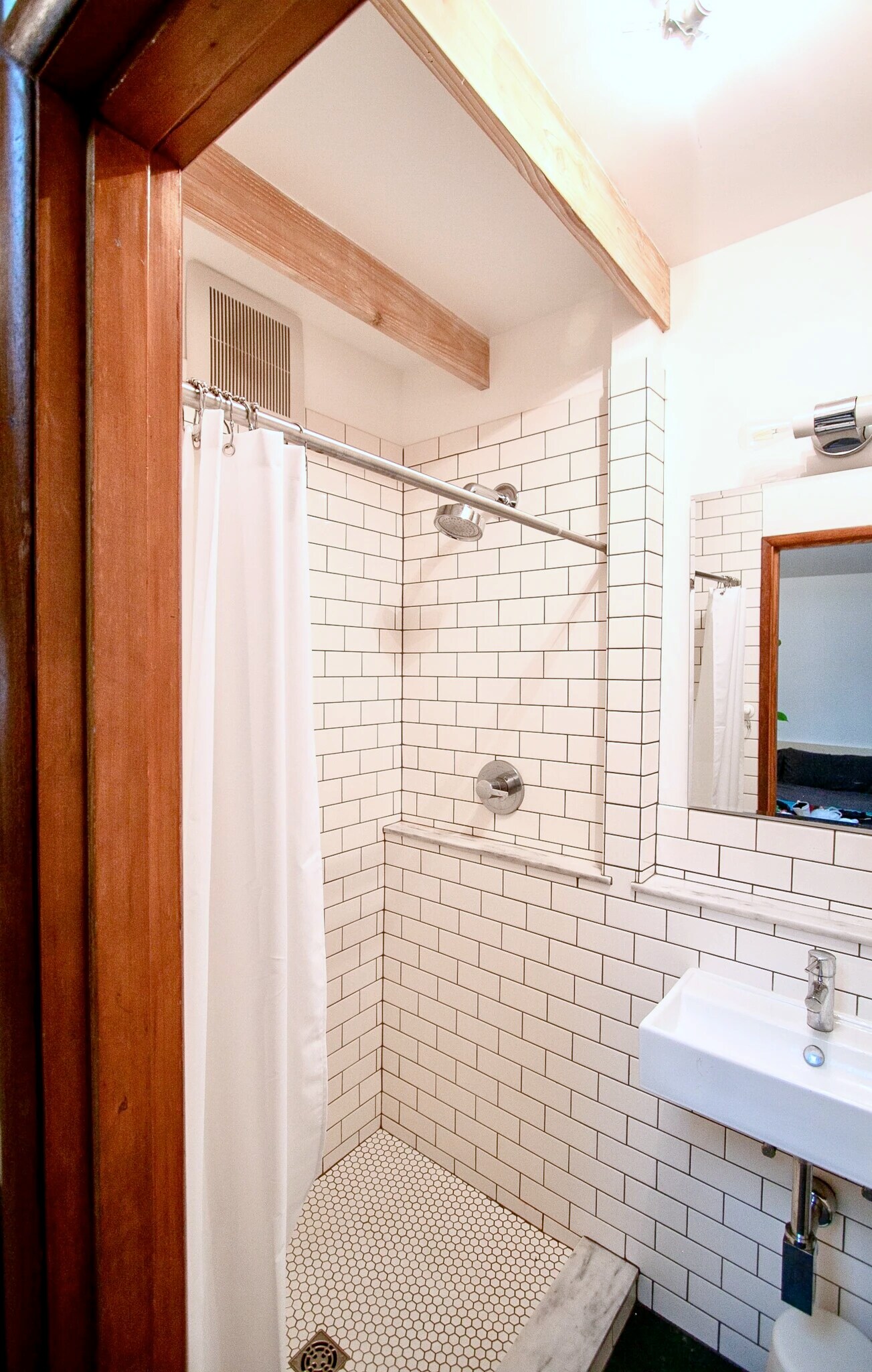 Building Photo - 4633 N Gantenbein Ave