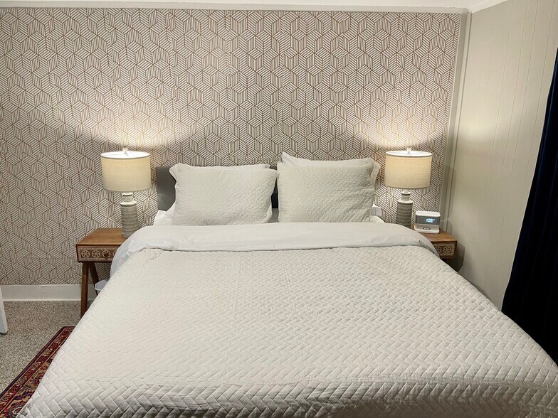 Bedroom 2 - 914 W College St