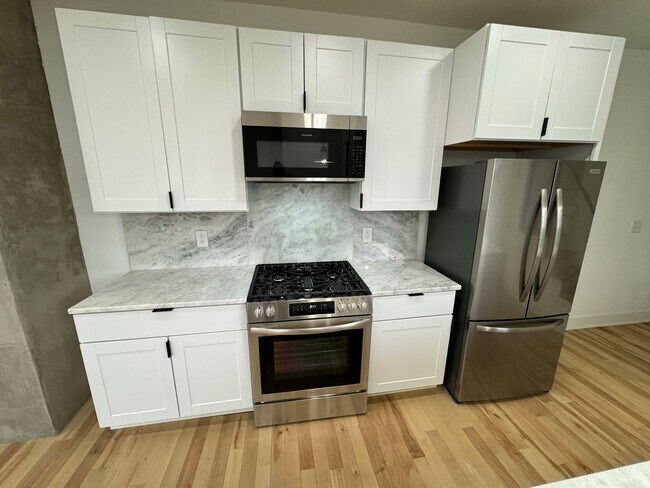 Building Photo - 2 Bedroom - Weiland Park