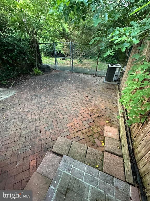 Building Photo - 6521 Gildar St