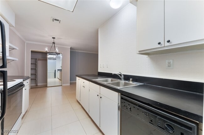 Building Photo - 3529 Folage Dr