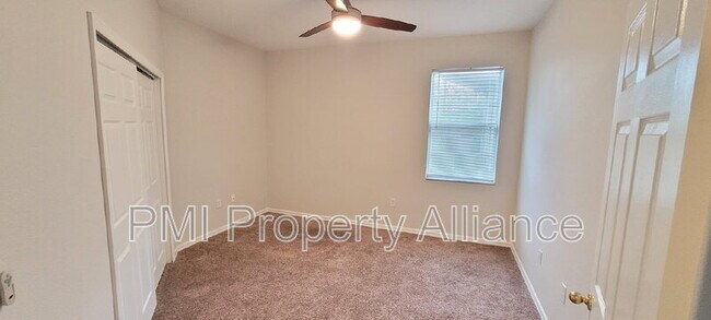 Building Photo - 10114 Stratford Pointe Ave