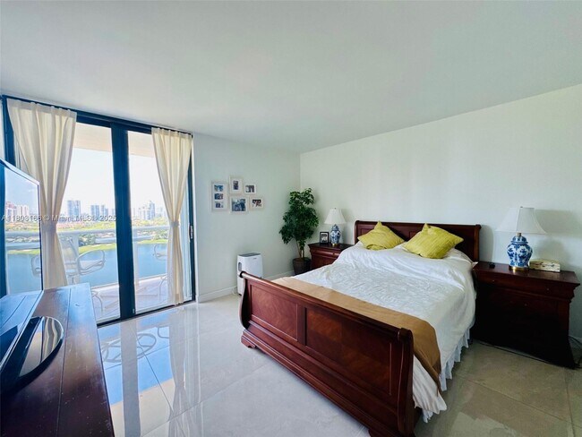 Building Photo - 3675 N Country Club Dr