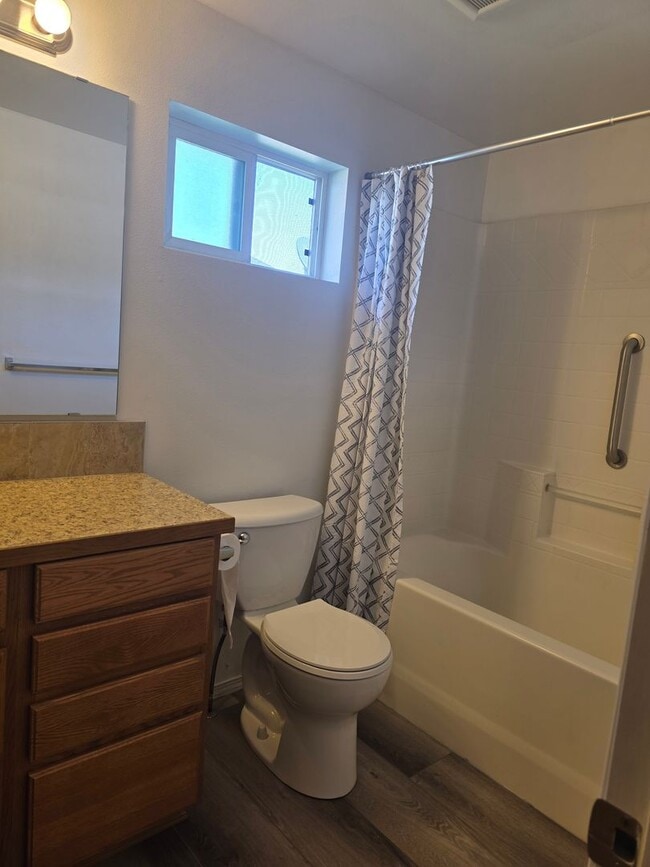 Building Photo - 2 bed 1 bath duplex in the country with park like setting close to town