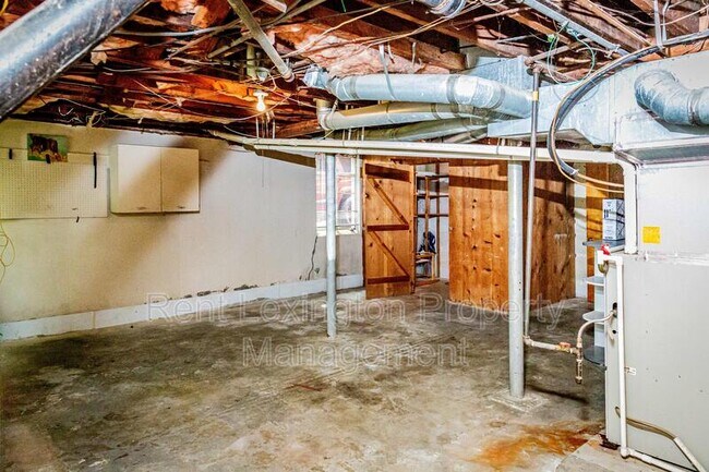 Building Photo - 657 Montclair Dr