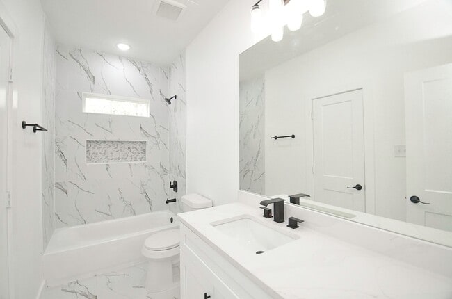 Building Photo - 9312 Waller St