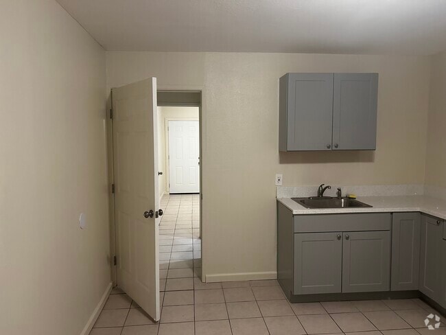 Building Photo - 5527 Bolivar St