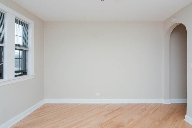 Building Photo - 899 Green Bay Rd