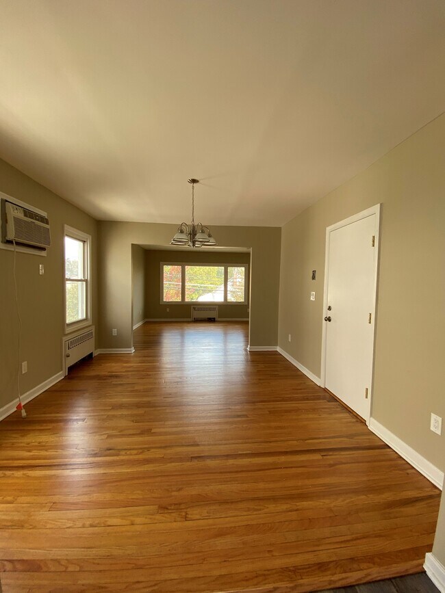 Building Photo - 436 Fern Ave