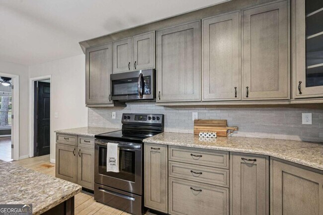 Building Photo - 7379 N Mitchell Ct