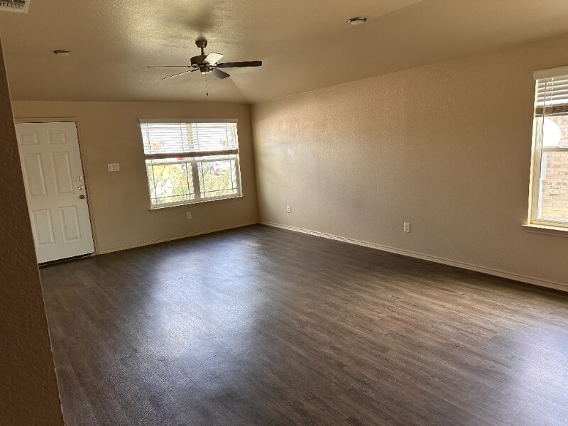 Building Photo - 1717 Clovis Dr