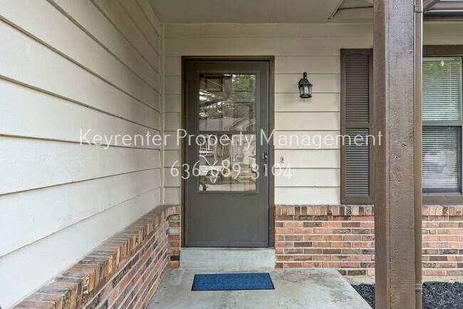 Building Photo - 357 Della Dr
