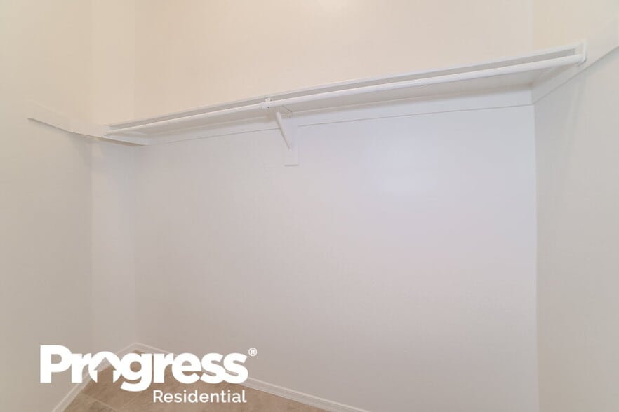 Building Photo - 323 N Ocean Dr