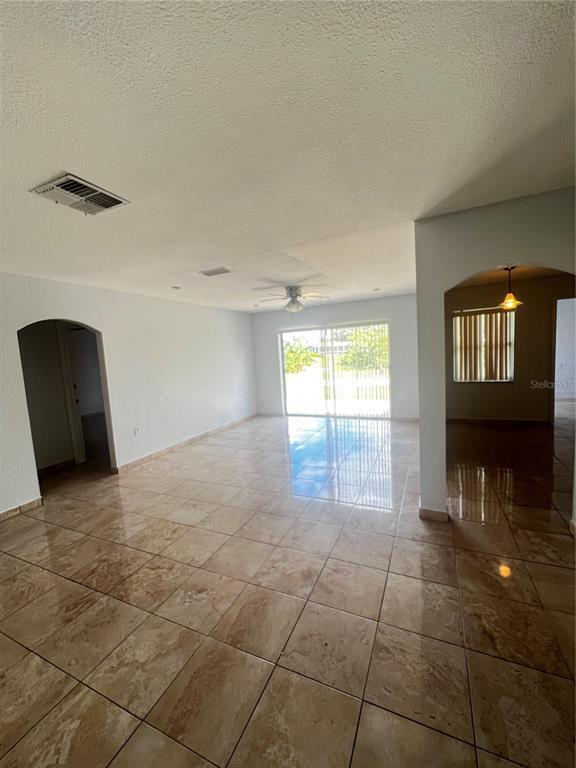 Building Photo - 9820 Glen Moor Ln