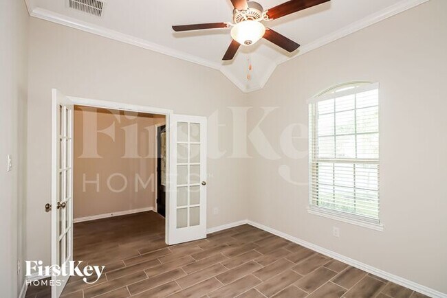 Building Photo - 1648 Breezewood Dr