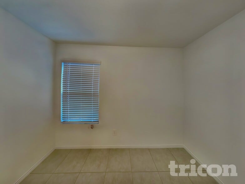 Building Photo - 2602 Vavra Ln