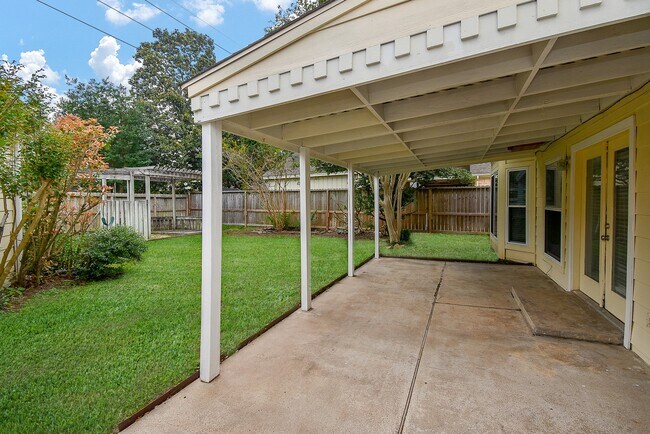 Building Photo - 1002 Meadowlark Ln