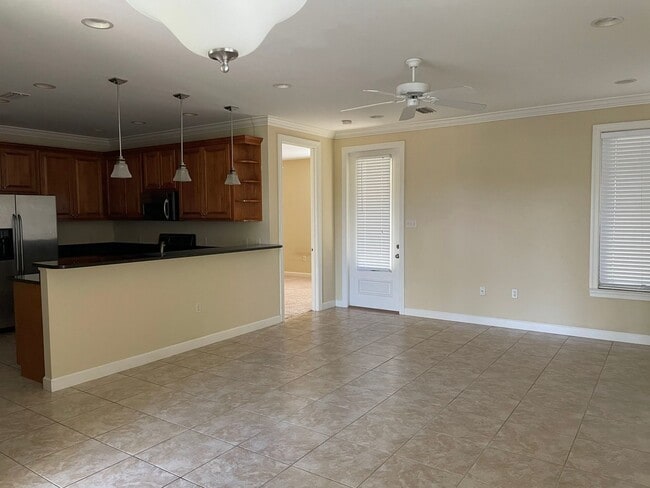 Building Photo - Great 3 Bedroom home - Coming from March 20th