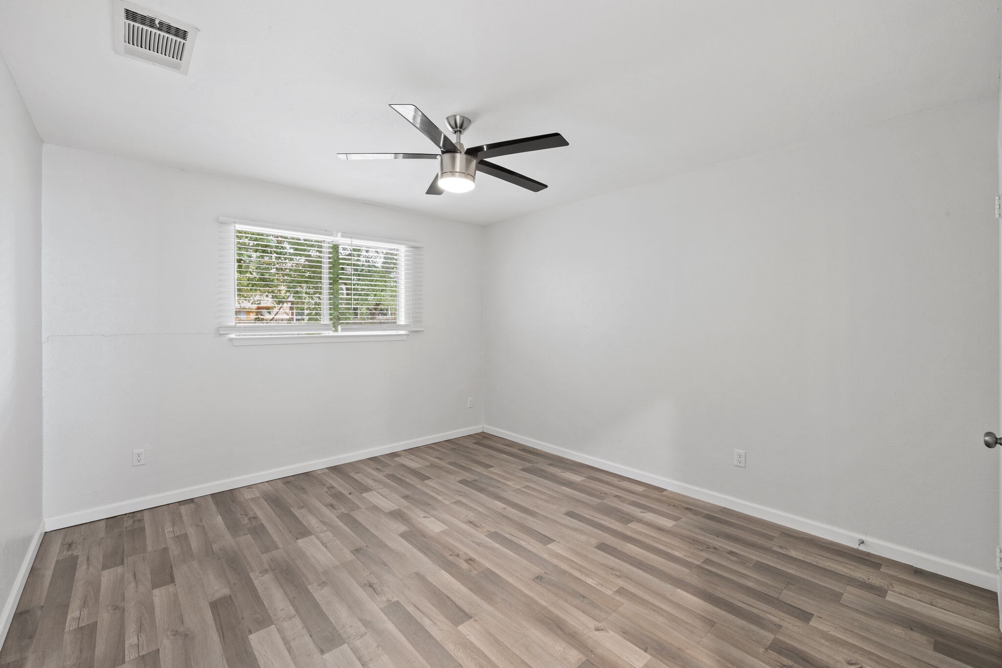 Building Photo - 1805 Mearns Meadow Blvd