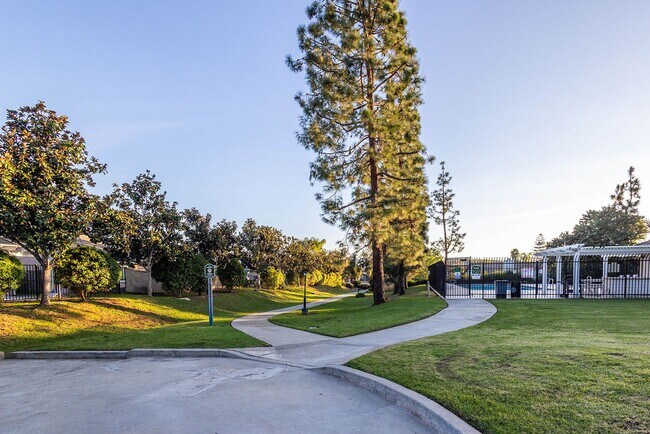 Building Photo - Homes Management - 3 Bed, 2 Bath House for Rent with Water/Trash Included
