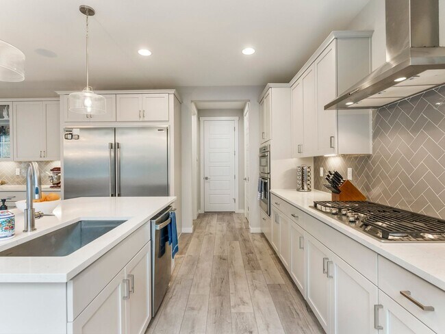 Building Photo - Stunning 4 Bed/2.5 Bath Modern Farmhouse in Scouters Mountain - HV