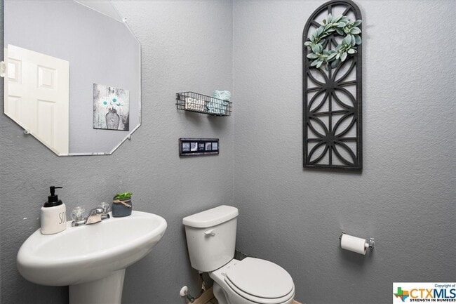 Building Photo - 114 Falcon Dr