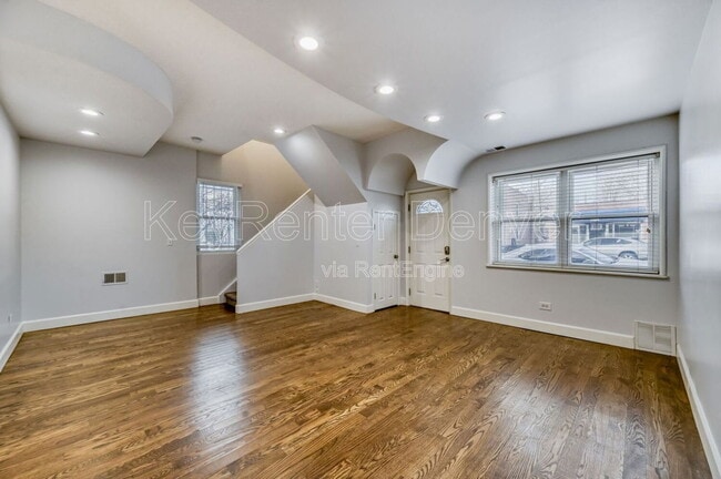 Building Photo - 1328 E 22nd Ave