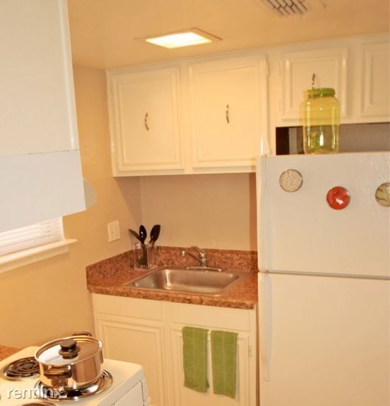 Building Photo - 2504 Manor Rd