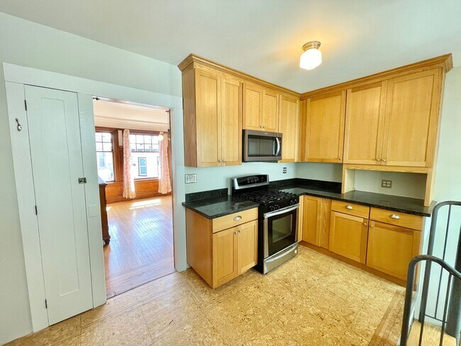 Building Photo - Westwood Park - Stunning 3BR+ / 2 BA Home w/Fabulous Back Yard! - PROGRESSIVE